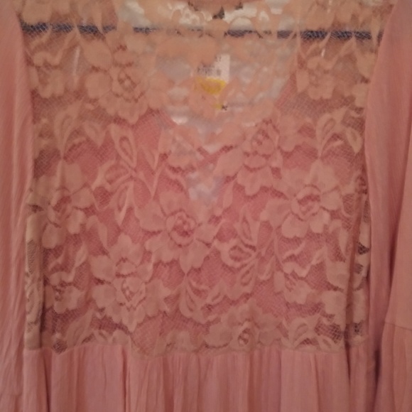 Ladies top - Picture 3 of 3